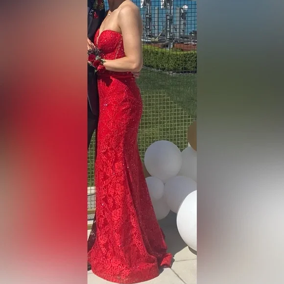 Prom dress - Picture 2 of 3